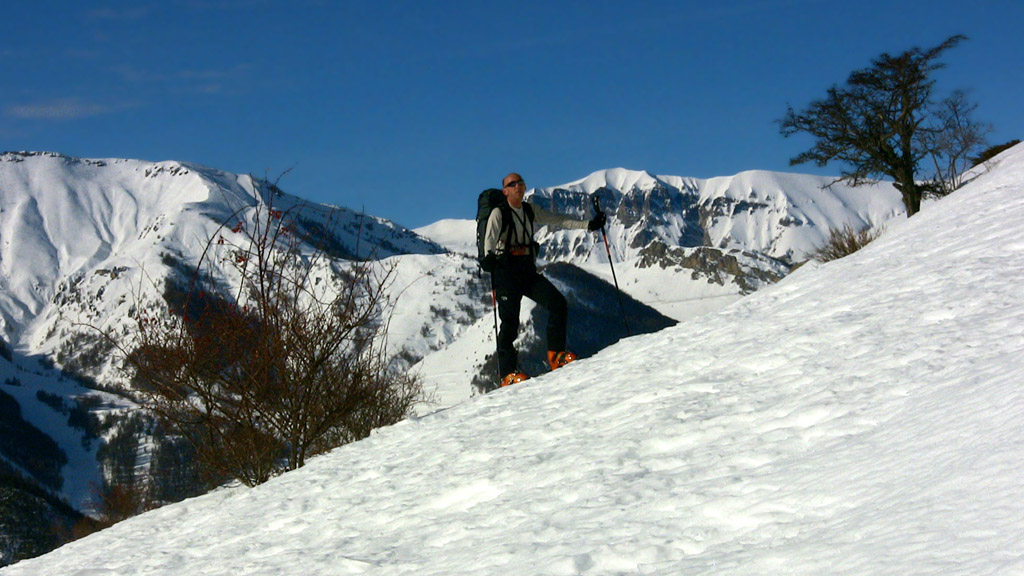 Au dessus de Douans Superieur : A gauche le secteur du Dome d'Auron et à droite, la Cime de Bolofré (secteur de St Dalmas de Selvage)