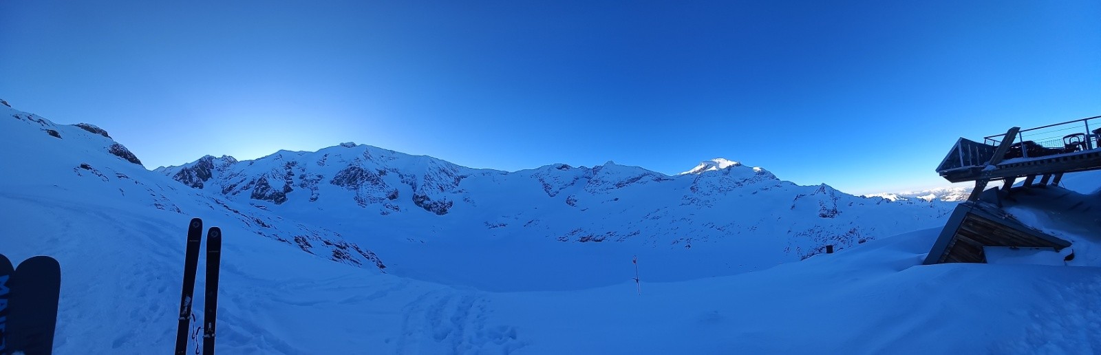 J28h, lever de soleil sur le col des glaciers et le pain de sucre