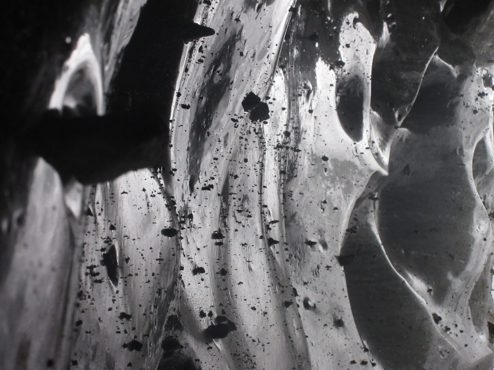 Grotte de glace sous Adele Planchard, on comprends bien l'érosion glacière !!!