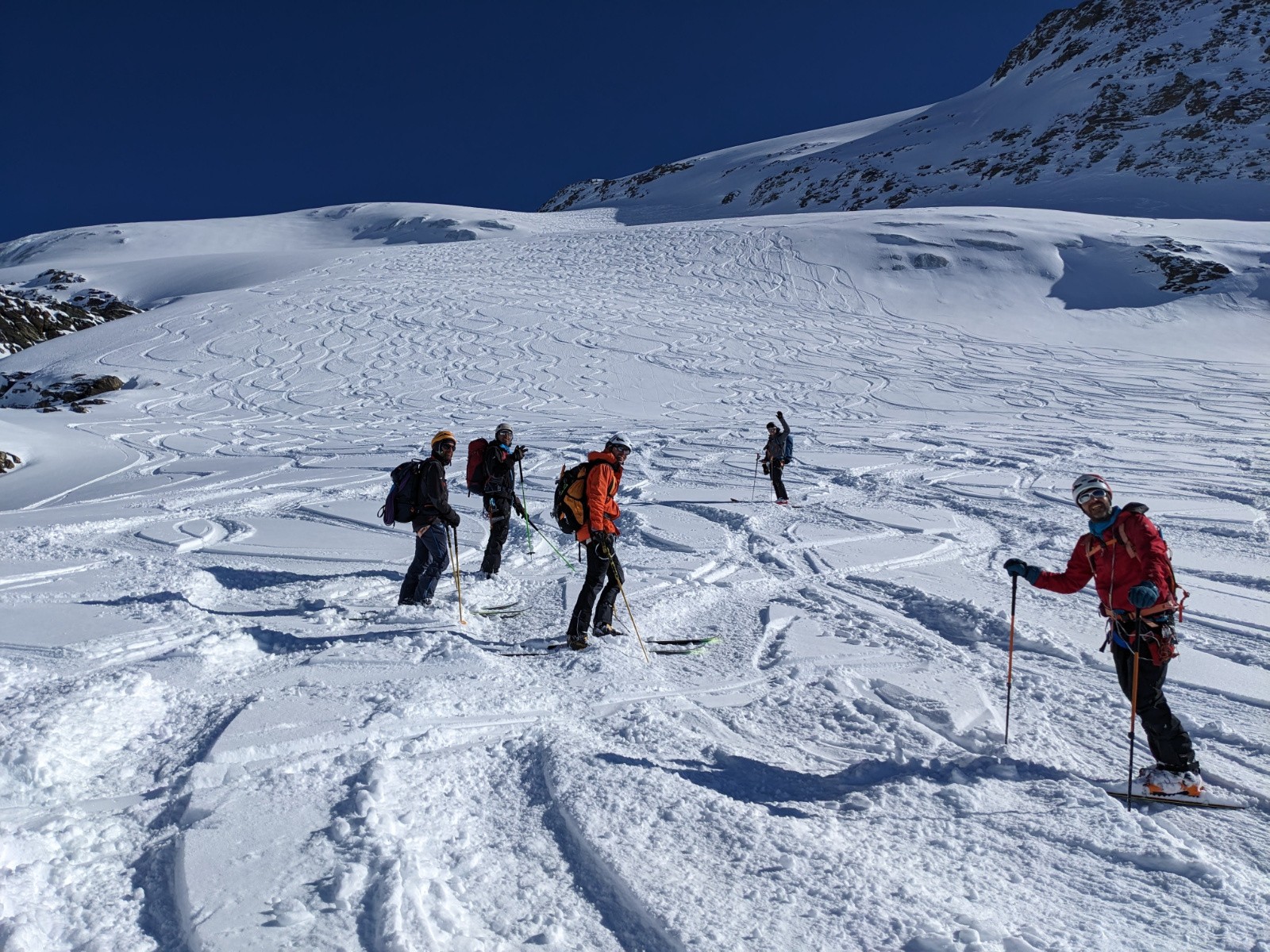 J3 La descente bien tracé mais encore poudre du glacier des Vallonets
