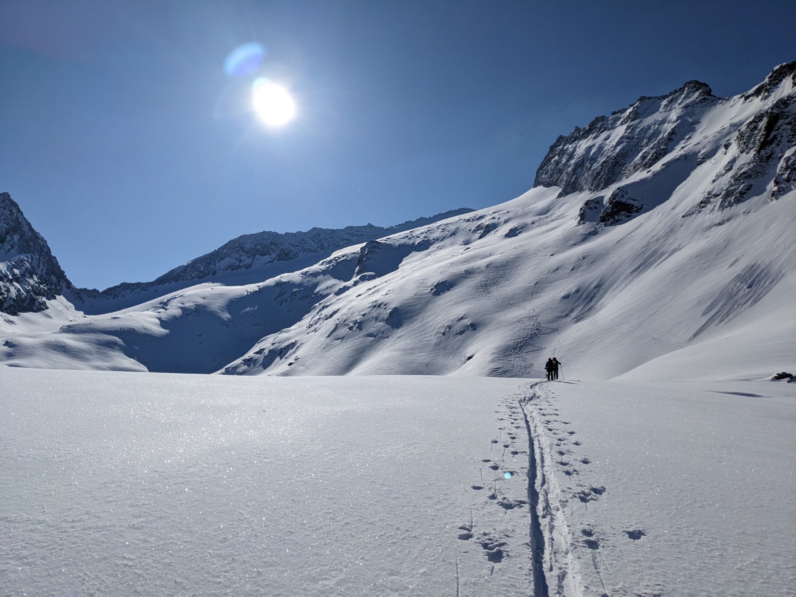 J2 Face à nous la trace s'élève pour atteindre la Pointe Marie