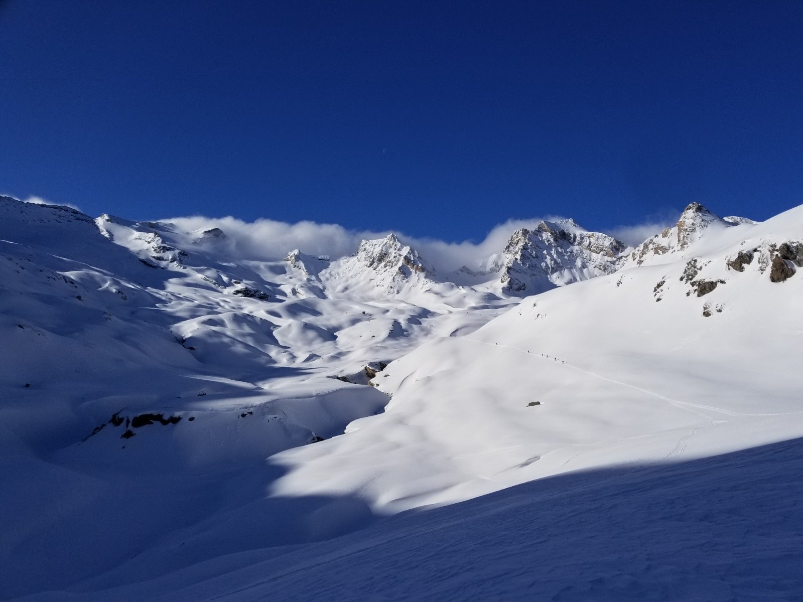 Les sommets frontaliers encore dans la brume