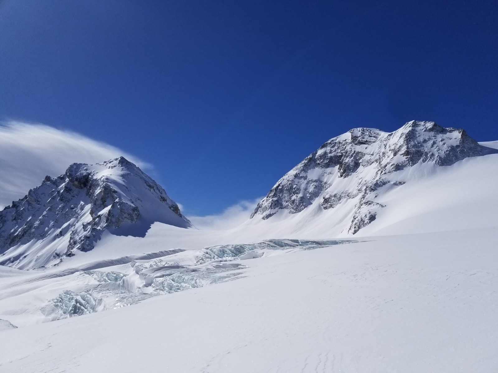 Quelques crevasses, sur fond de Rhêmes Calabre