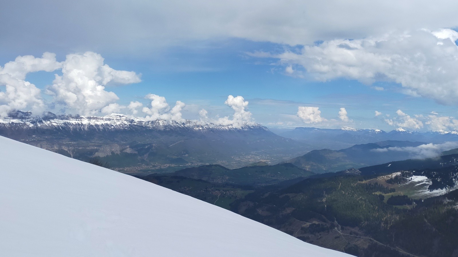 J2 Cumulus congestus au dessus de la Chartreuse (juste le stade avant le cumulo nimbus selon Bige le roi du parapente)