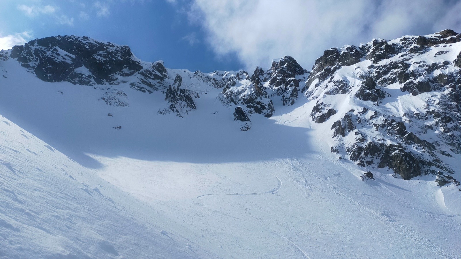  J2 Vue d'ensemble du versant N du pic de la Pierre 