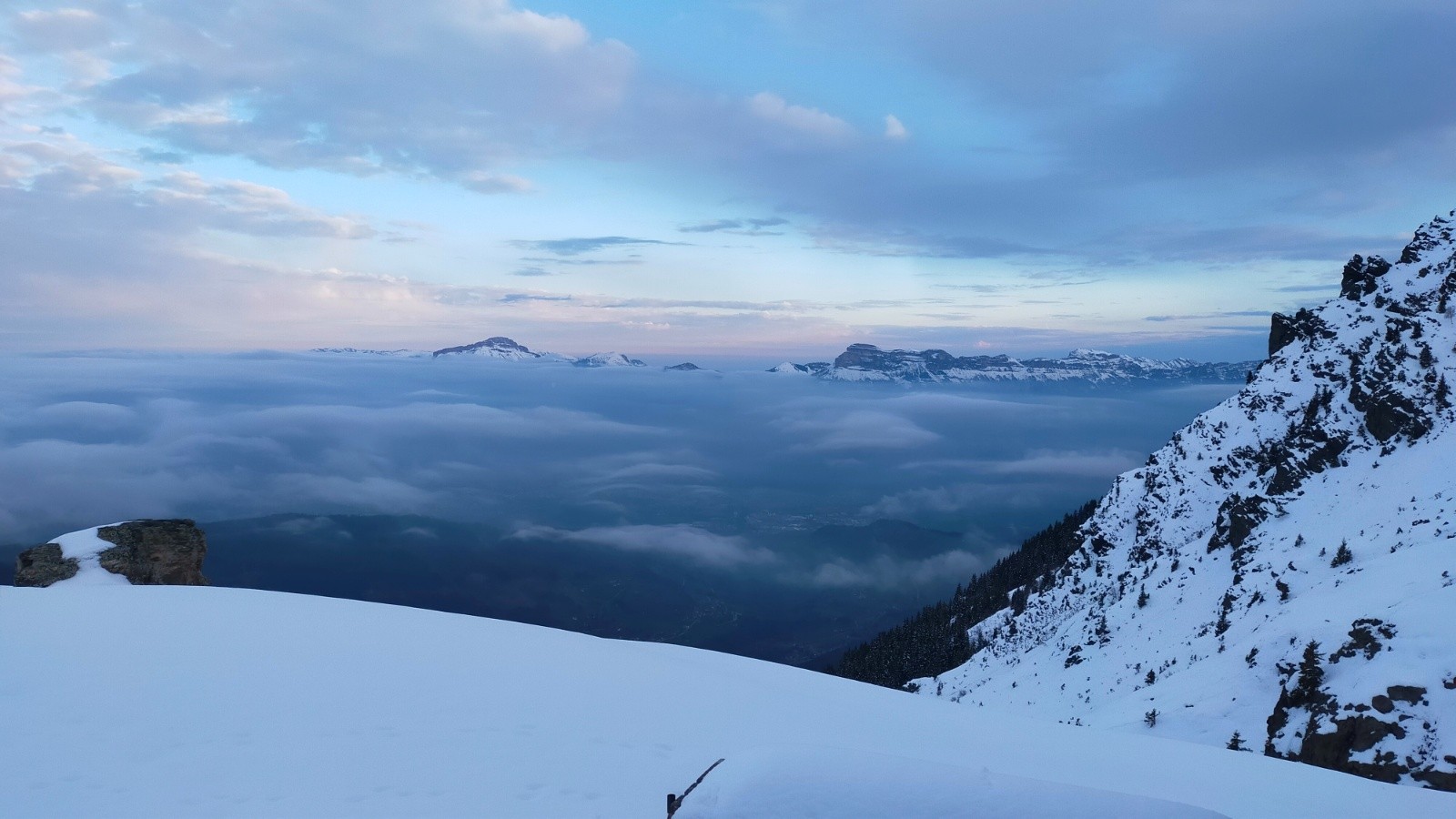 J2 Au matin la vue est sympa depuis le refuge en effet 