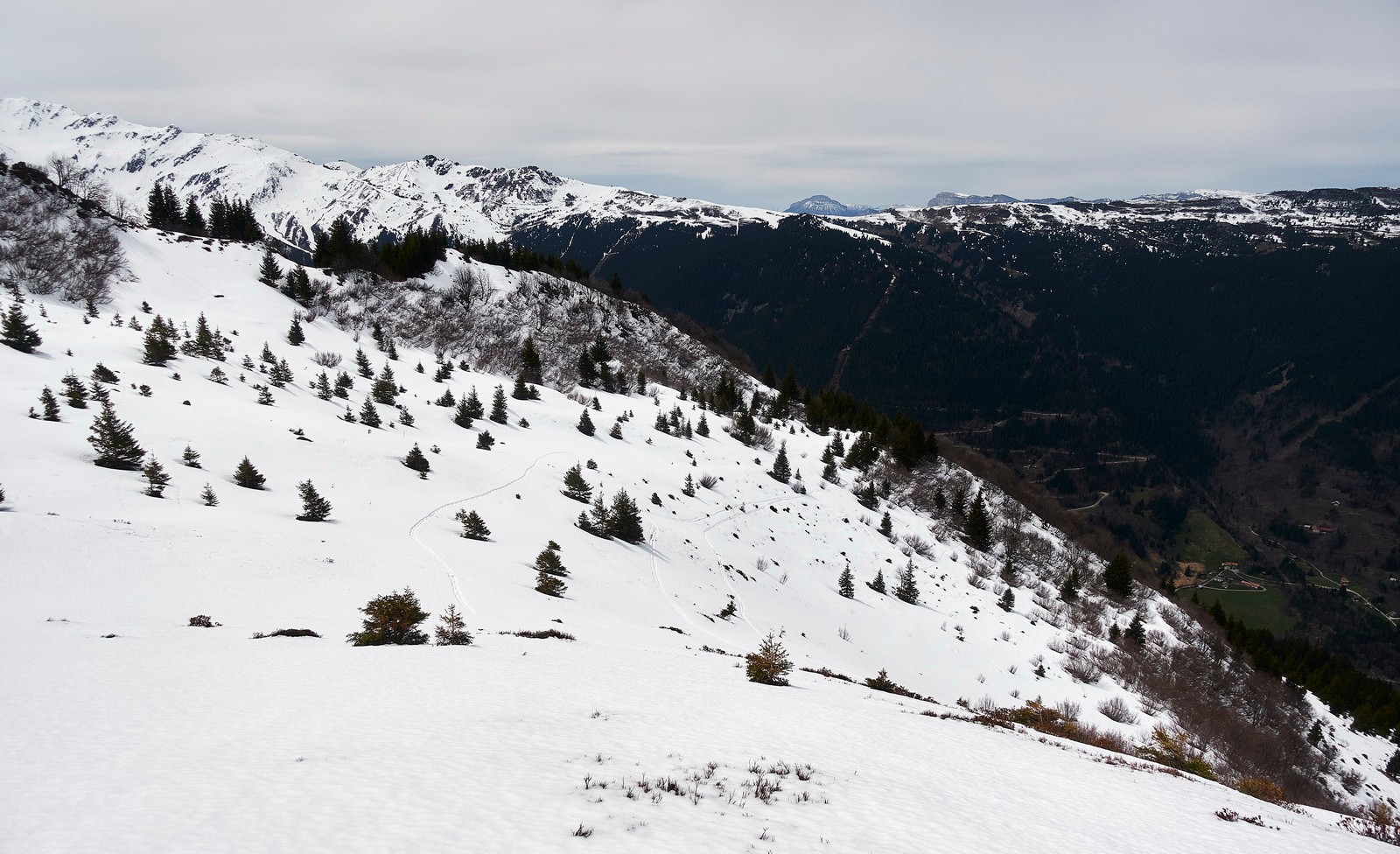 Ce qu'il reste de neige sous 2000 m...