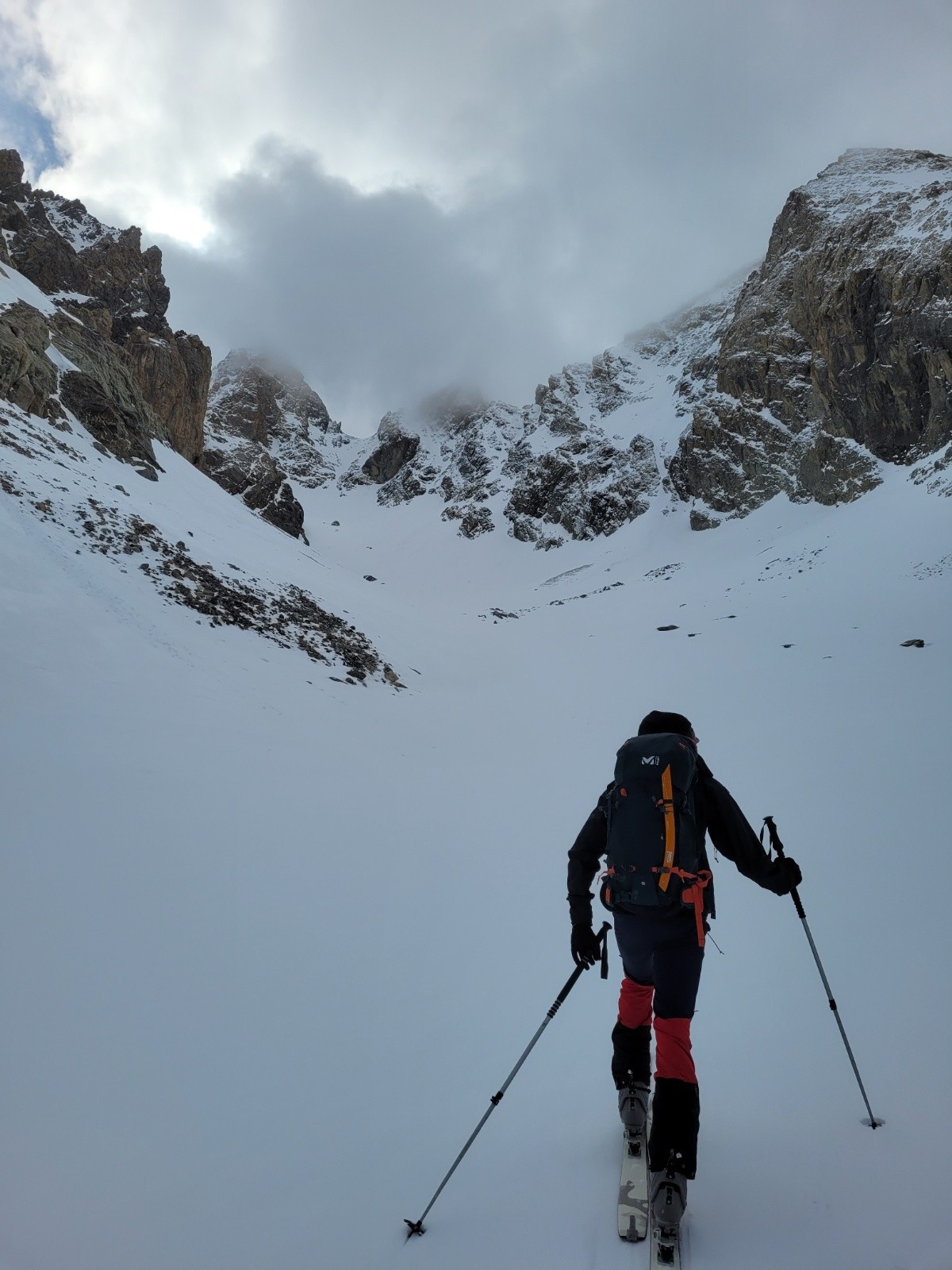 J5 : Vallon de Chauvet et le col du fond de chauvet en fond sous l'aiguille.