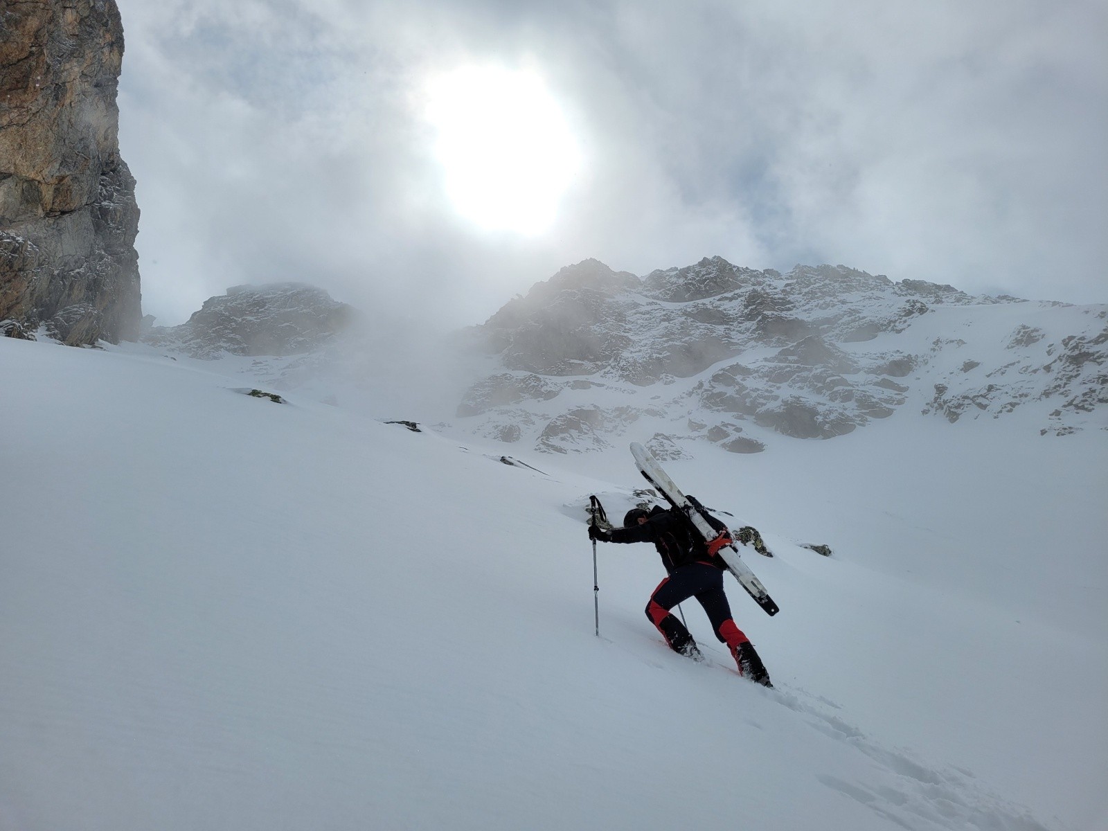J6 : montée dans l'écharpe de droite de la pointe haute de Mary