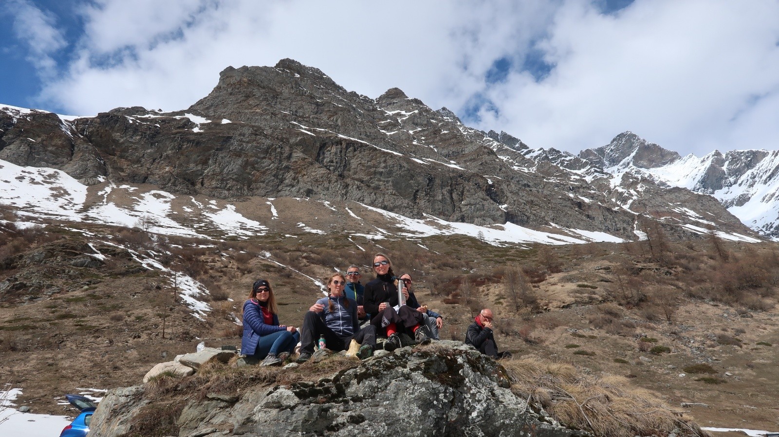 Casse-croûte avant le chaussage des skis