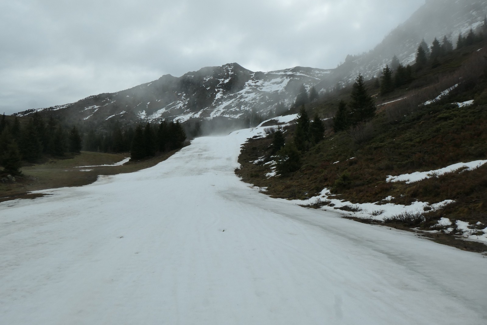 Neige encore en continue sur la piste 