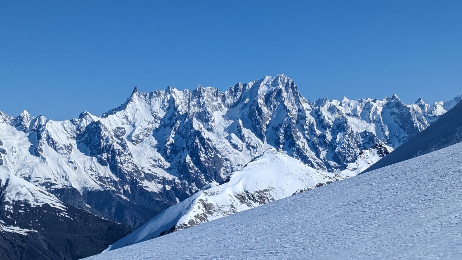 Vue sur les Grandes Jorasses et dent du geant