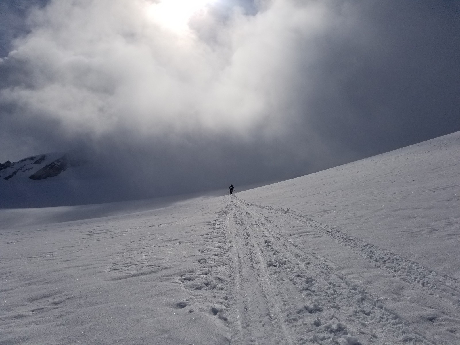 Alexandre entre dans le brouillard...