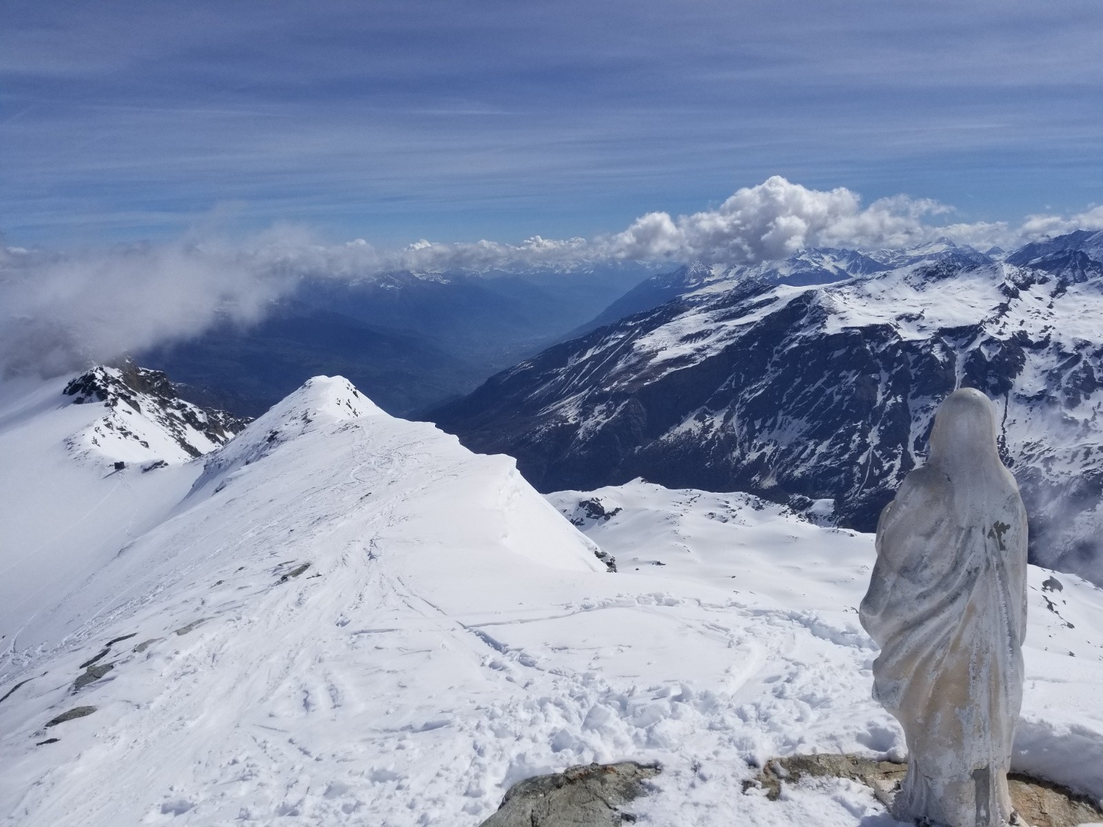 La Madone veille sur la vallée!