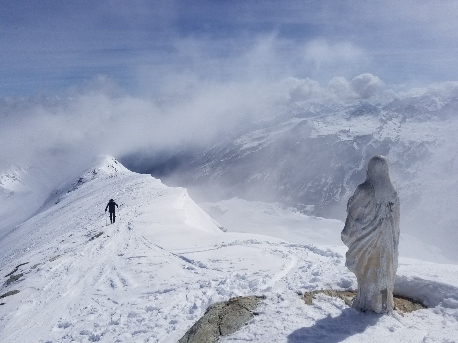 Arrivée au sommet sous l’œil de la Madone
