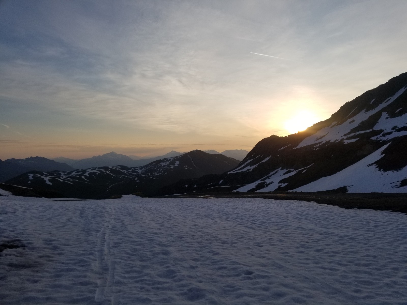 Lever de soleil, au dessus de la Croix de Fer