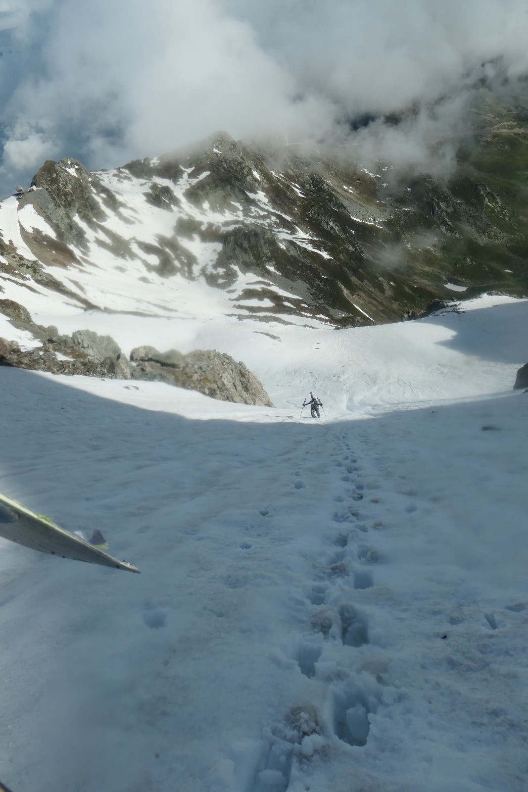 Tout le monde à pieds pour le final 