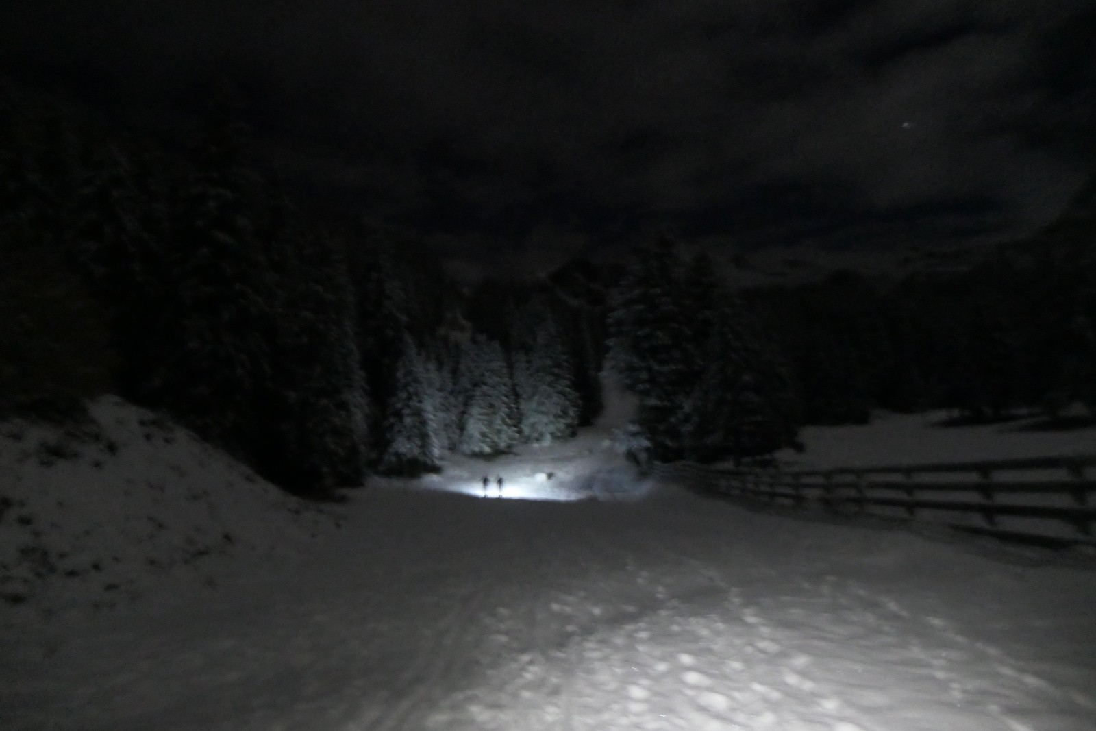 Etienne et son collègue en partance pour la Jasse