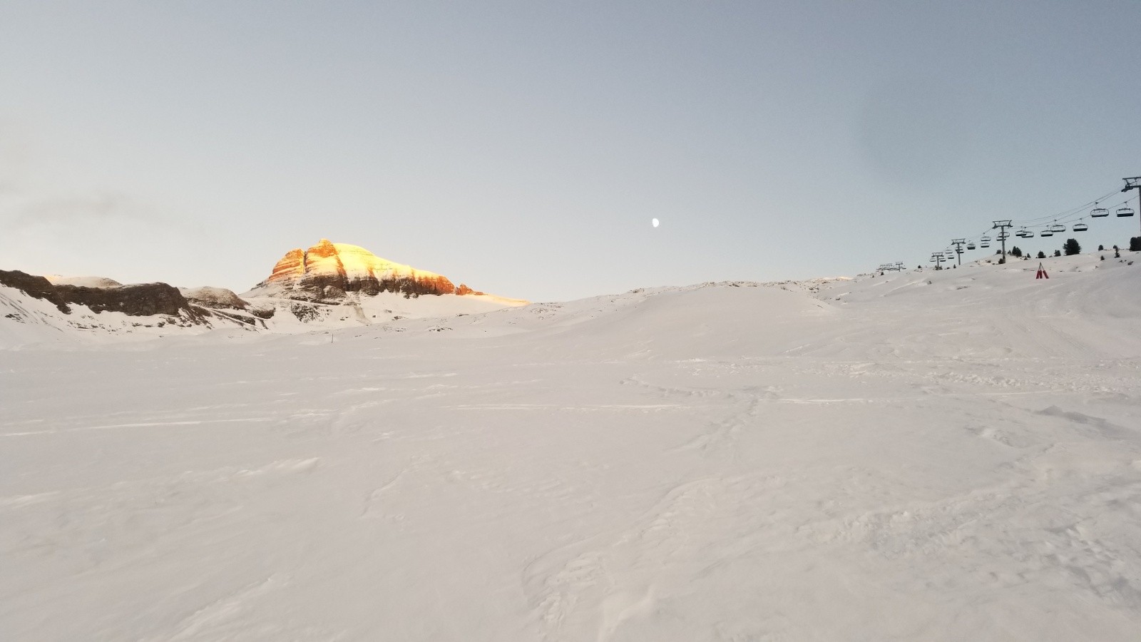 Tête Pelouse surveillée par la Lune