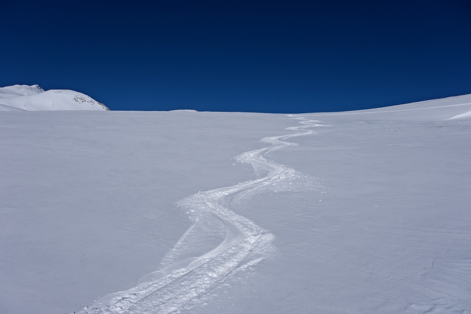 Poudreuse sur fond dur.&nbsp;