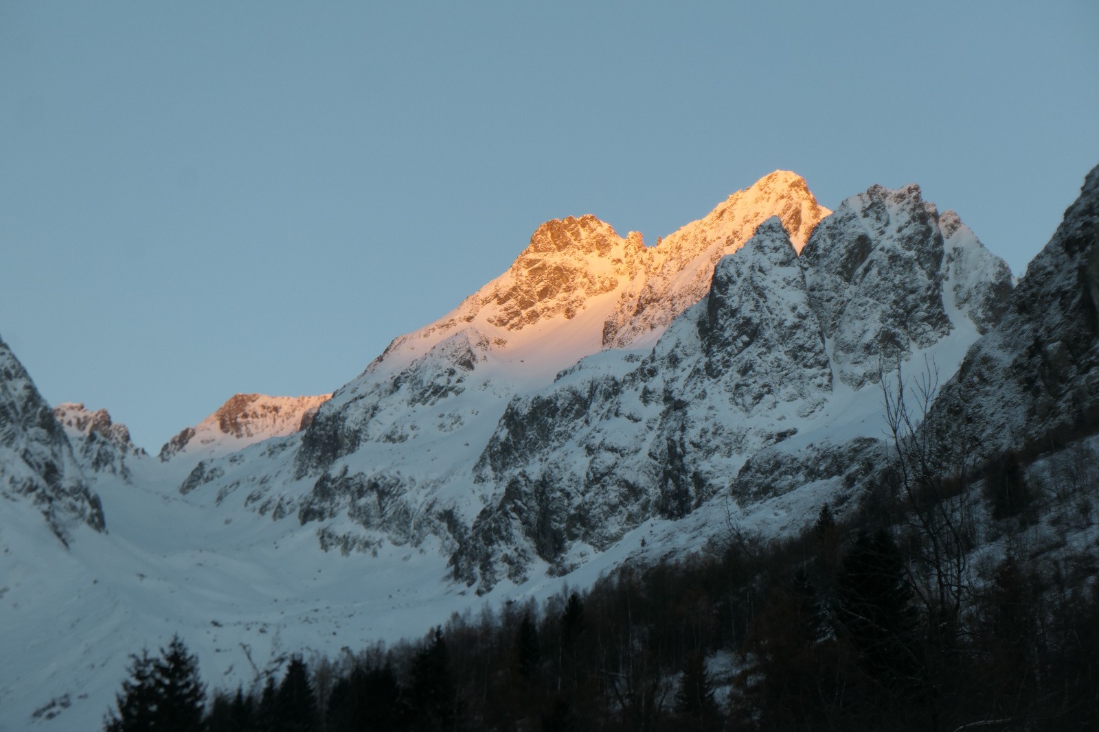 Le jour se lève sur le Morétan 