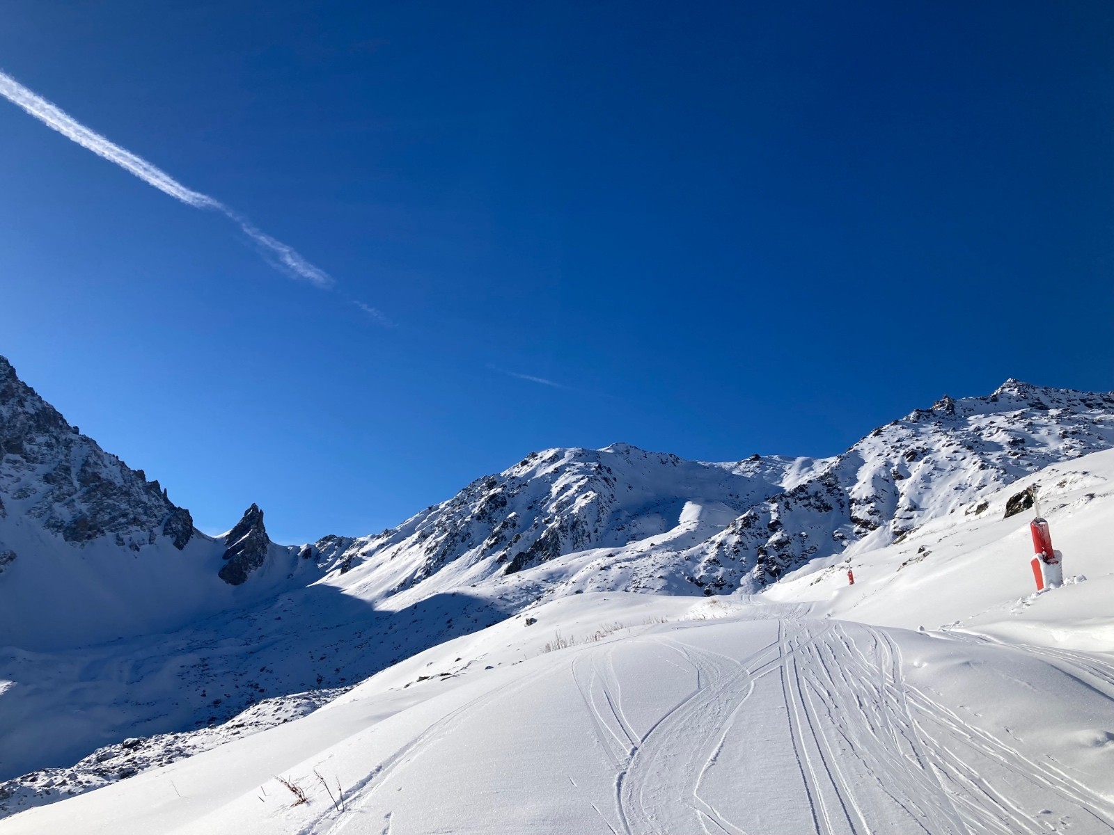 Les objectifs du jour. Combe des creux noirs à droite et col du fruit à gauche