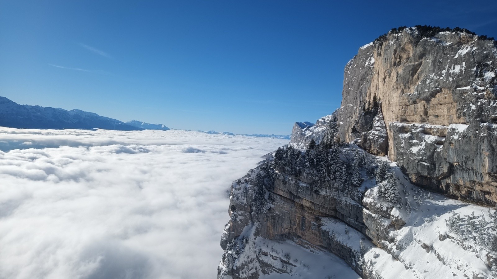 L'aulp du Seuil au dessus de la mer de nuage 