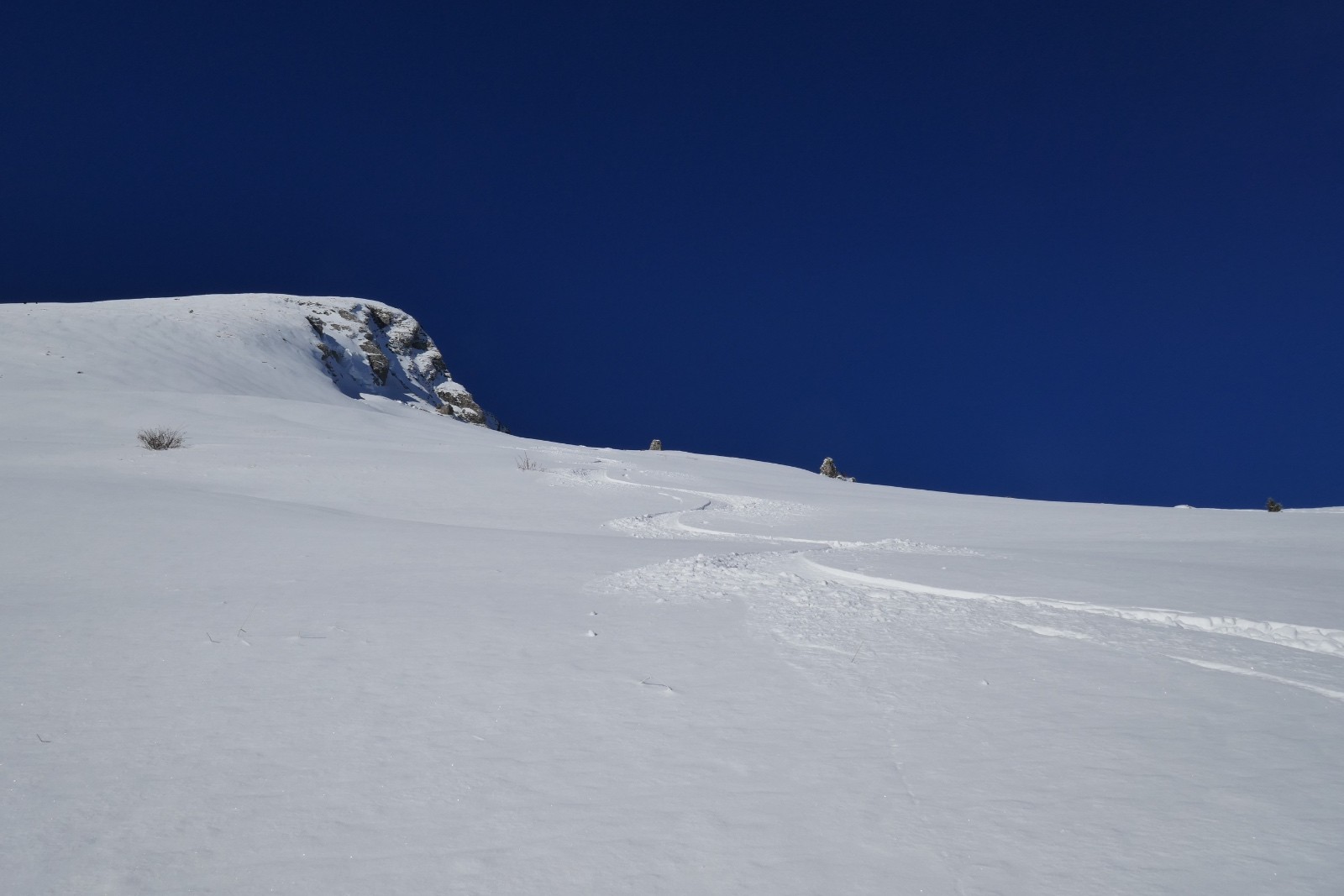 Neige toujours aussi bonne malgré le soleil.