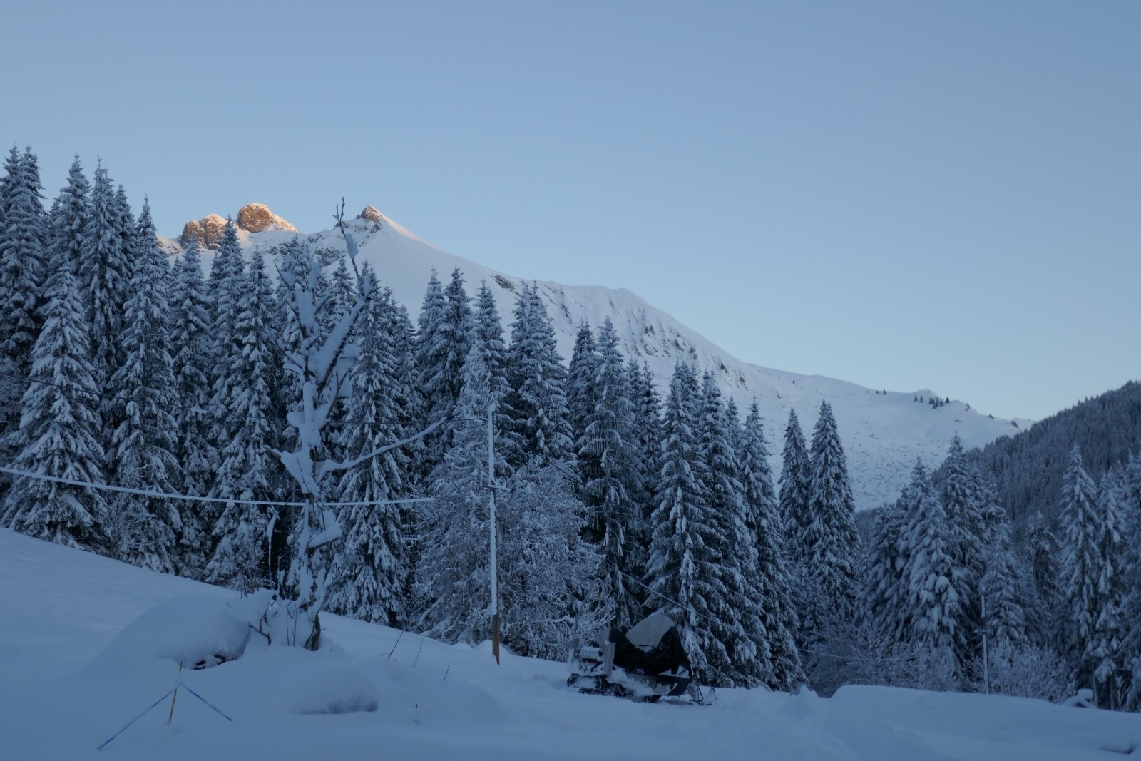 Au départ, le Roc d'Enfer et le Replan s'éclairent