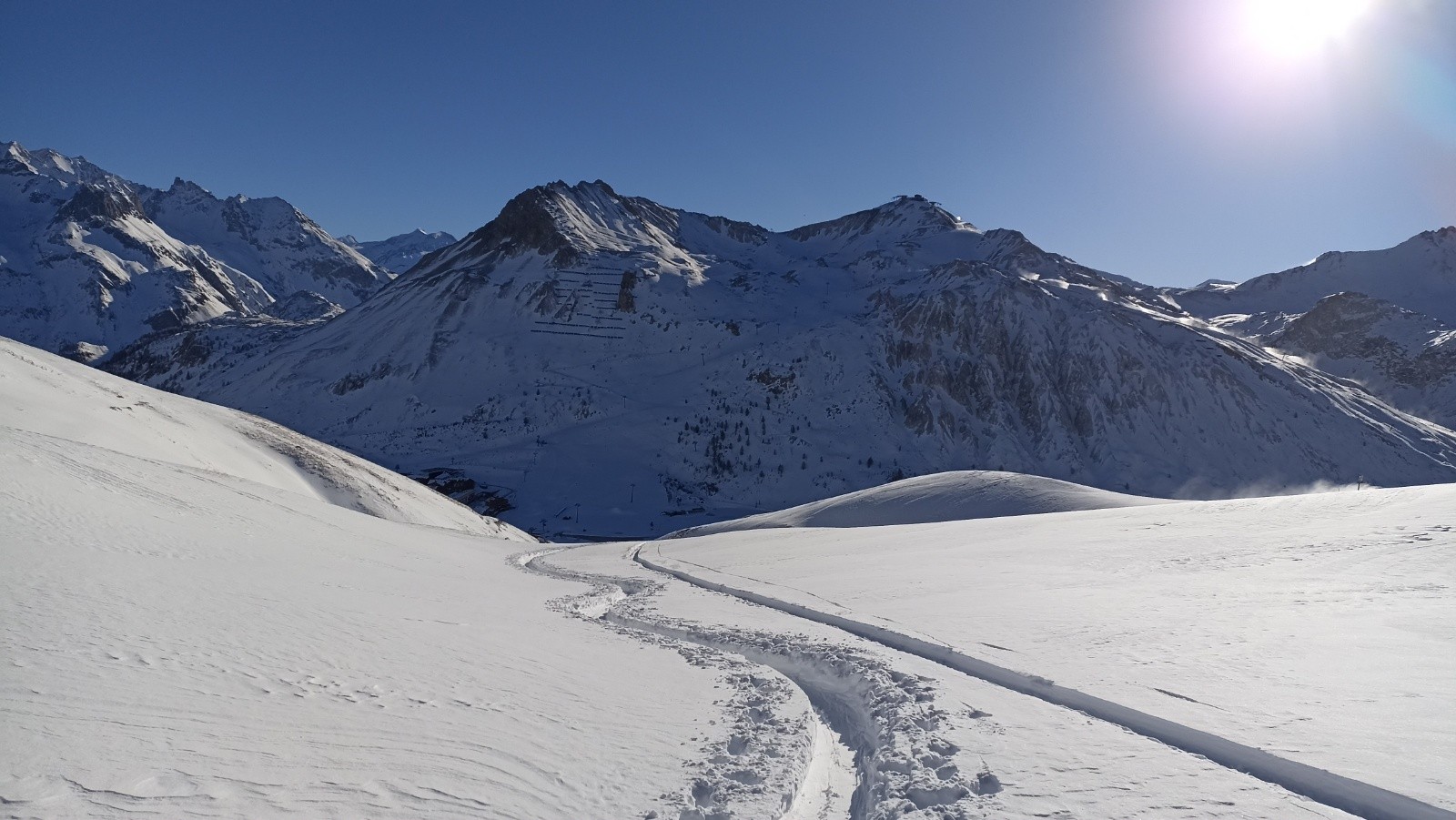 #1 Je coupe la piste, vue vers le bas. Je coupe la piste, vue vers le bas.