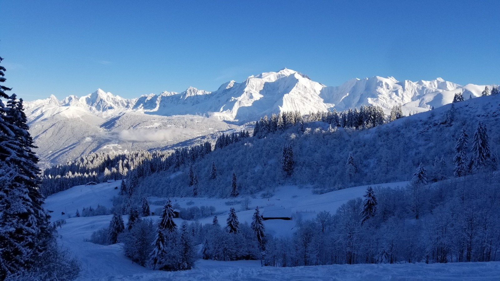 Le Mont-blanc dans la lumière de fin d'après-midi