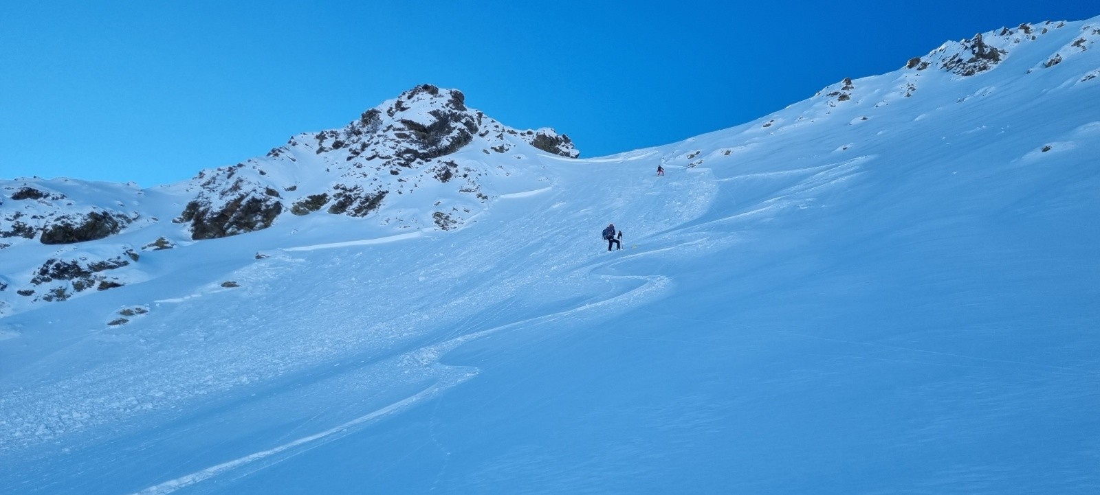 &nbsp;l'avalanche vue d'en bas, Xavier a glissé du point de cassure jusqu'à sa position