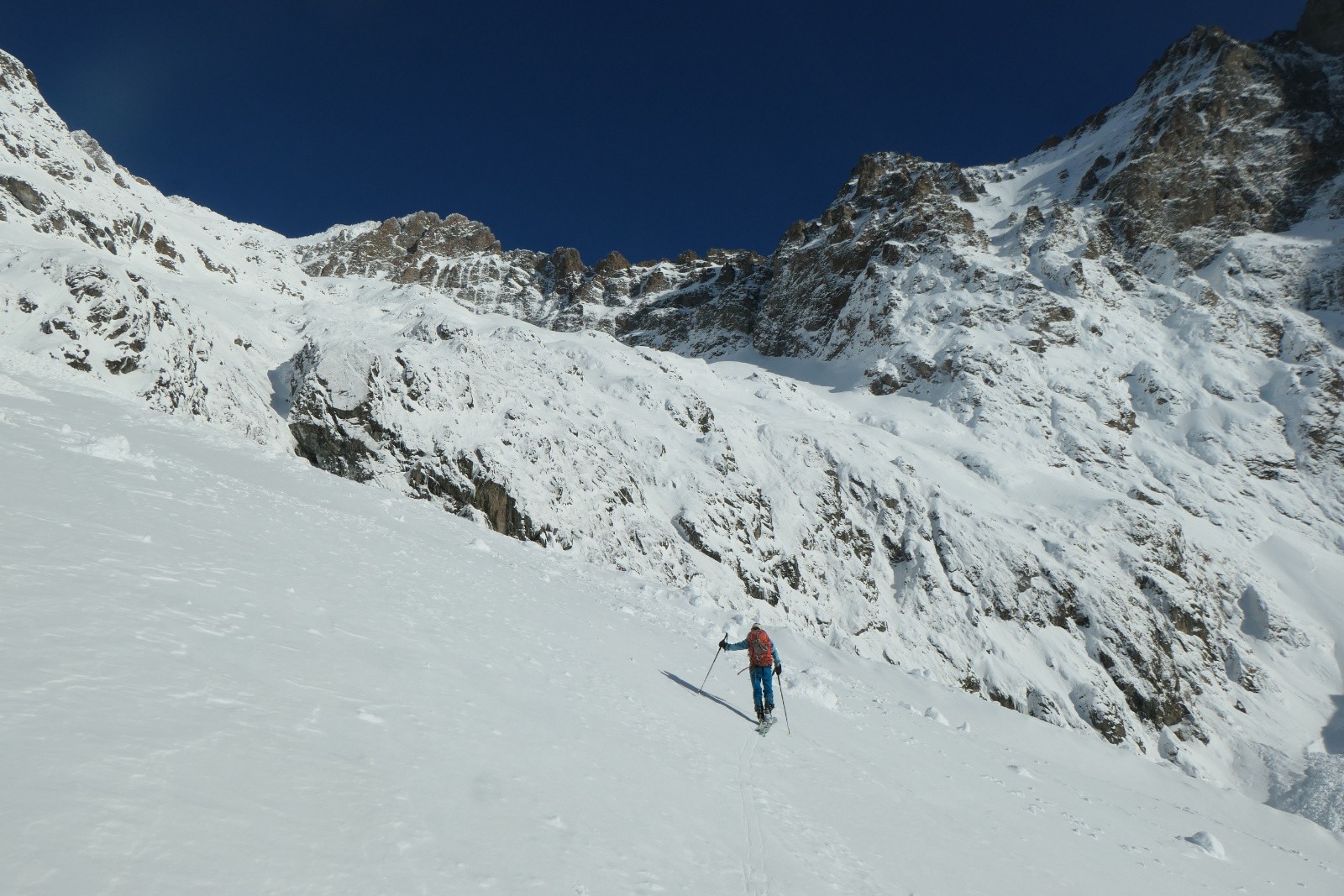Enfin un peu de soleil mais la neige ne s'améliore toujours pas, stop; 