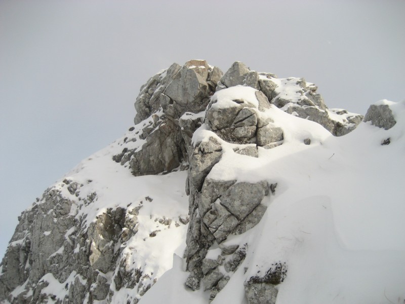 Piton de la bouchasse : Le sommet risque d'échapper aux skieurs pendant quelques millénaires, le temps pour l'érosion de nous niveler tout ça!