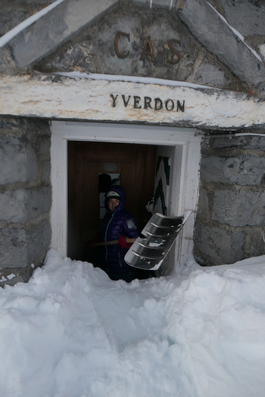 #57 Jour 1 : Il faut déneiger l Jour 1 : Il faut déneiger l'entrée
