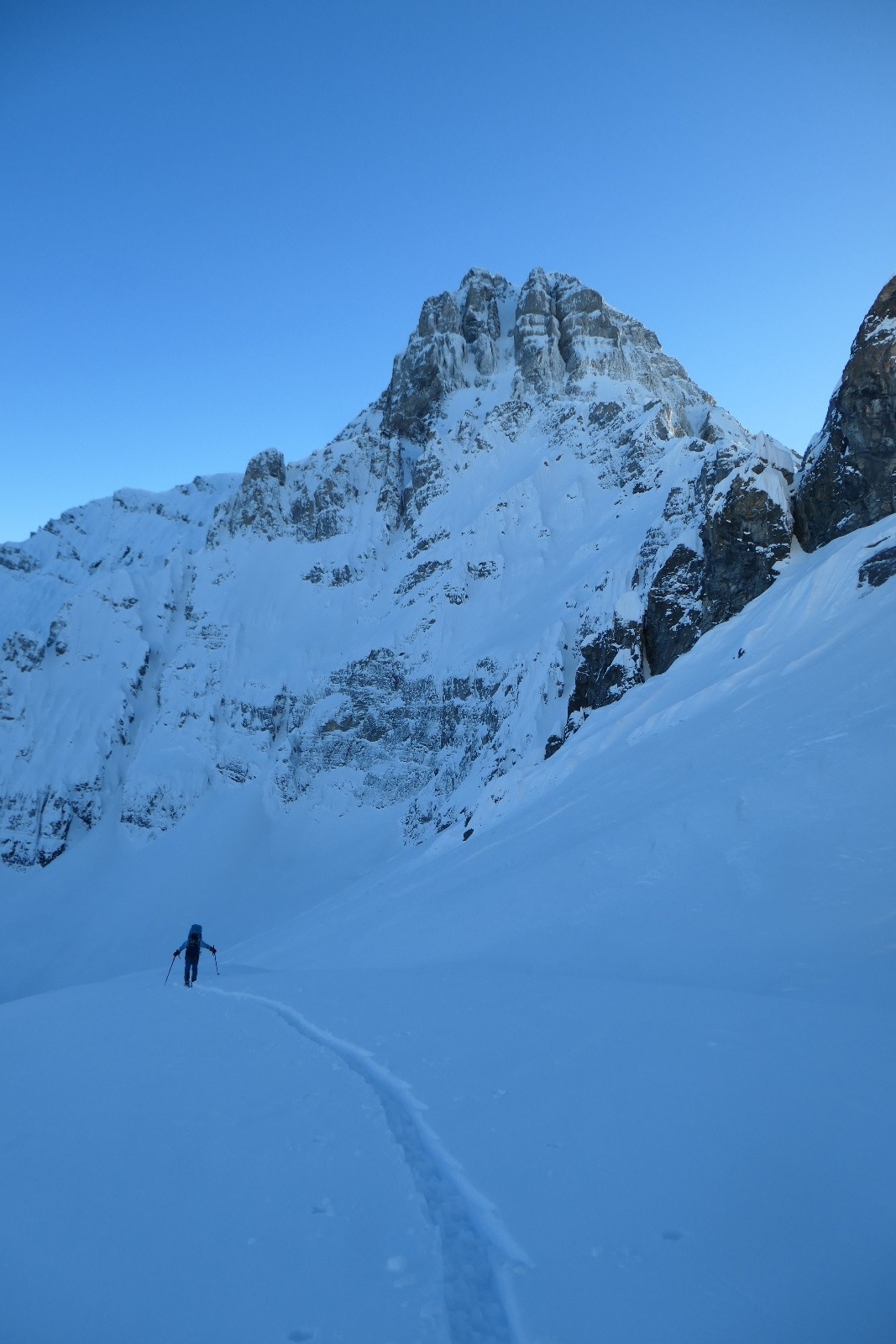 #54 Jour 1 : Dominés par l Jour 1 : Dominés par l'Eglise