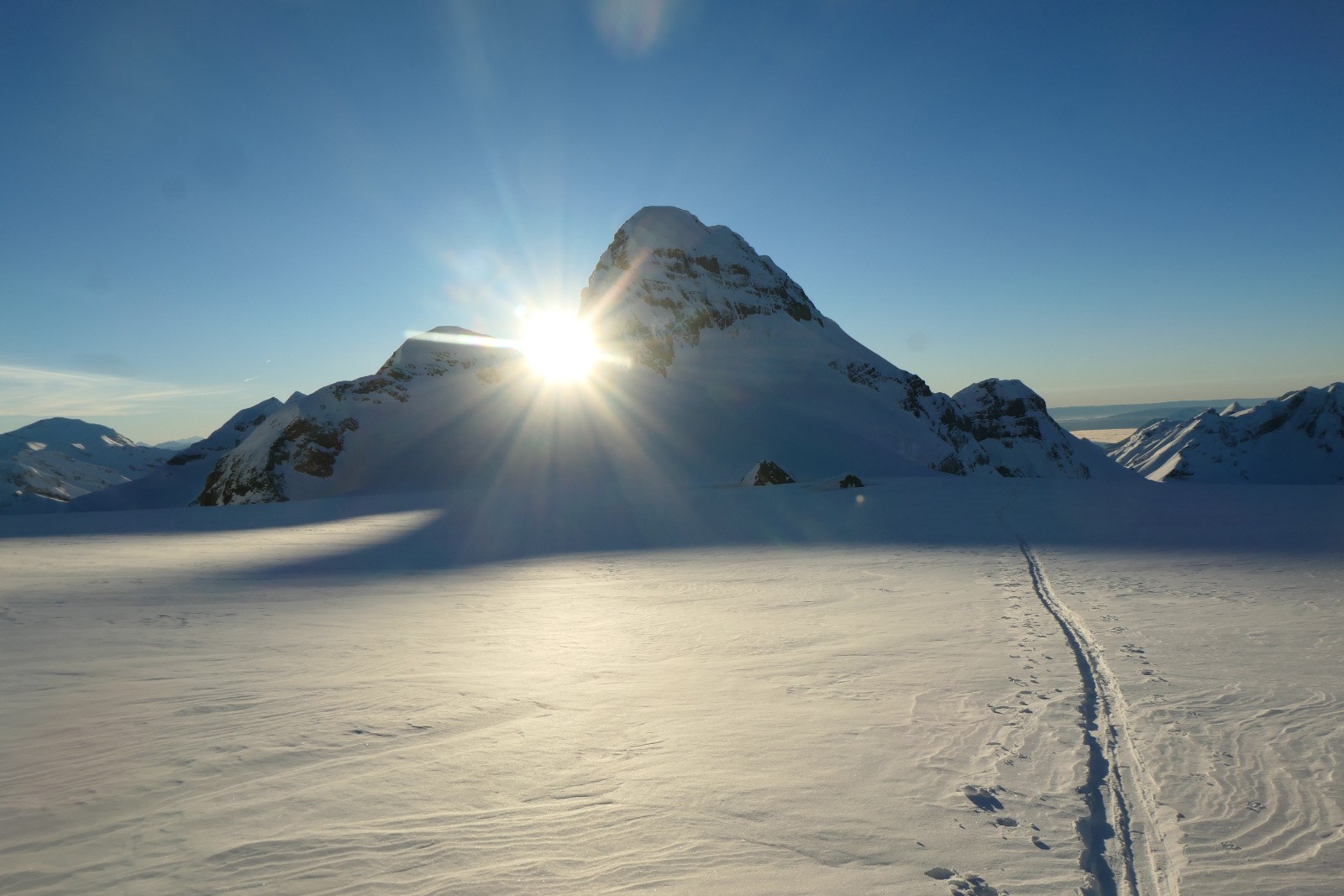 #2 Jour 3 : Le soleil se couche derrière le Ruan depuis le col de la Tour Salière Jour 3 : Le soleil se couche derrière le Ruan depuis le col de la Tour Salière