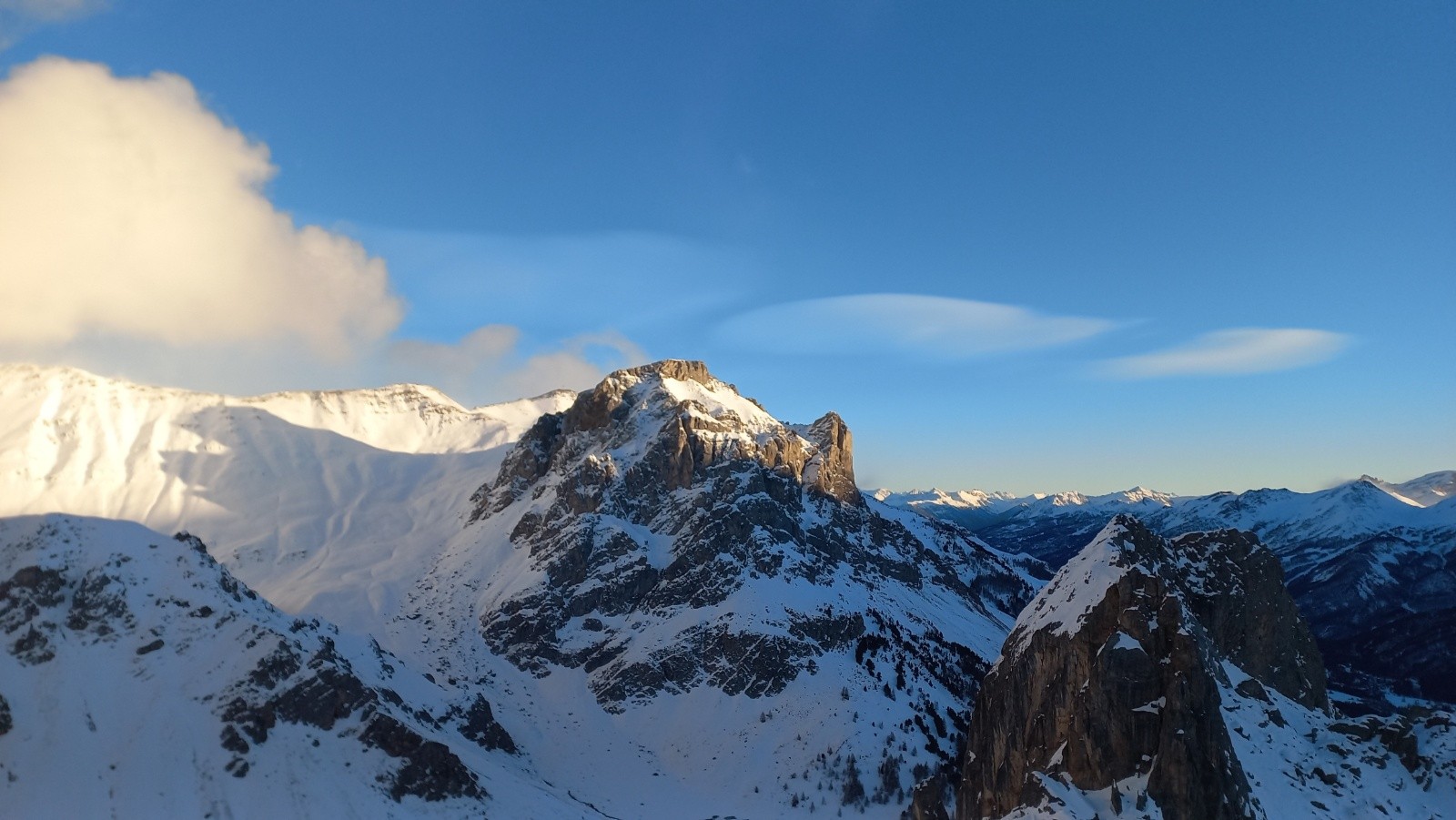 &nbsp;Depuis le sommet, Aiguilette et Chardonnet