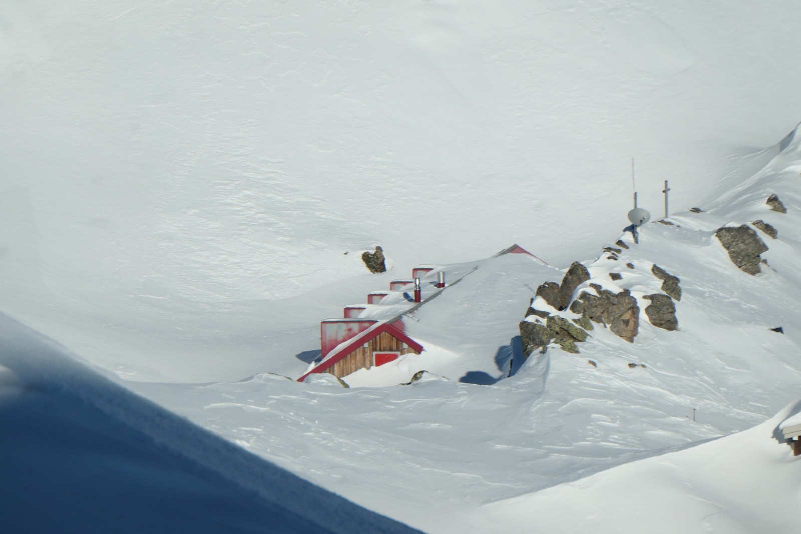 #19 Jour 2 : La cabane Demècre bientôt enterrée Jour 2 : La cabane Demècre bientôt enterrée