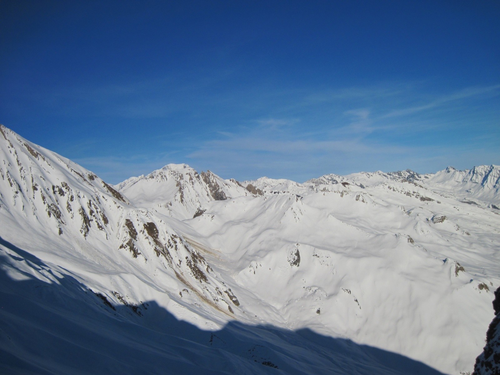 Du collu avant de basculer plein nord, Mont Blanc et Pointe de Combe Neuve