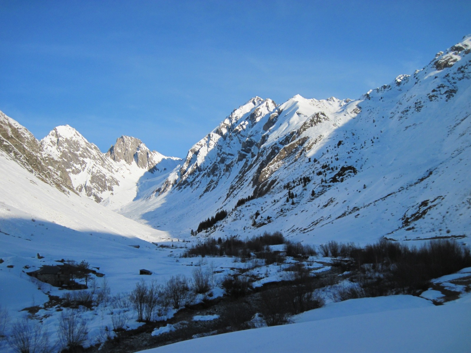 Vallon de Forand et objectif du jour à droite