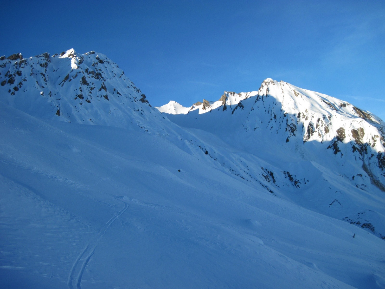 Dans le retro, vers le Rognais et Pointe de Combe Neuve