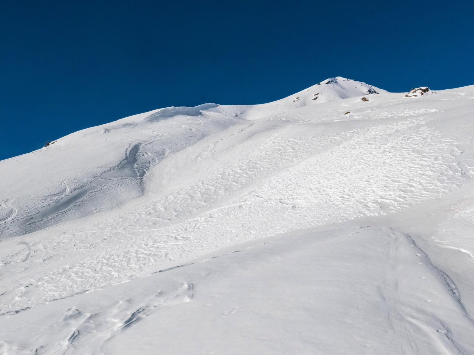 Les pentes est vues du lac des estaris