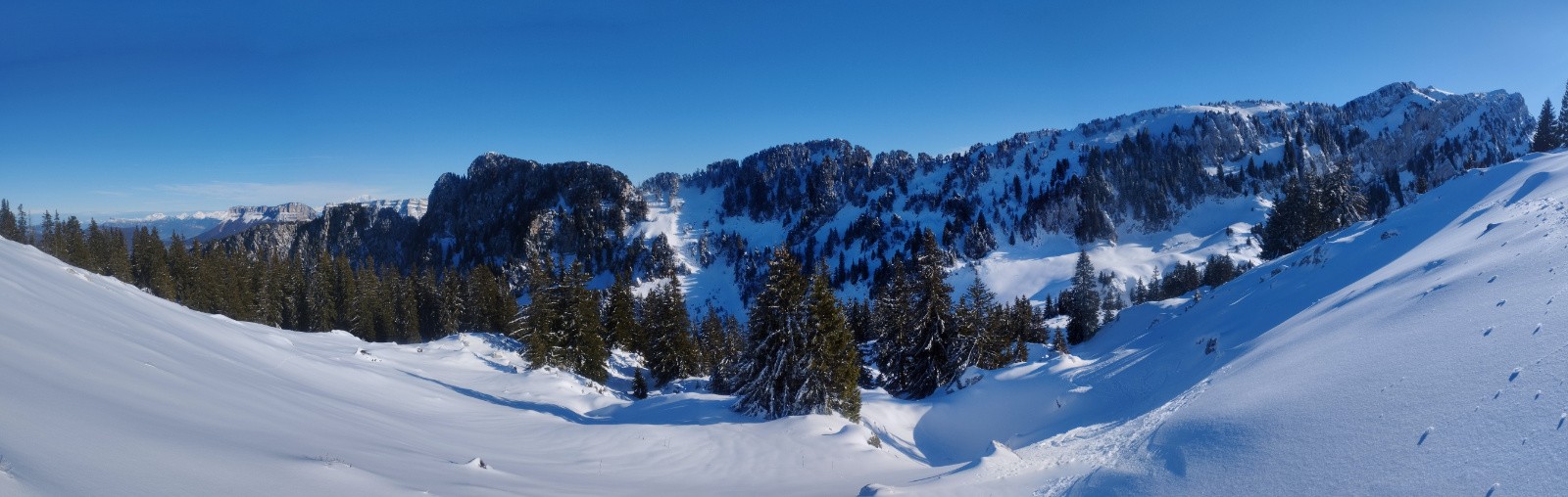 Grand Som à droite depuis le brèche du Col de Léchaud