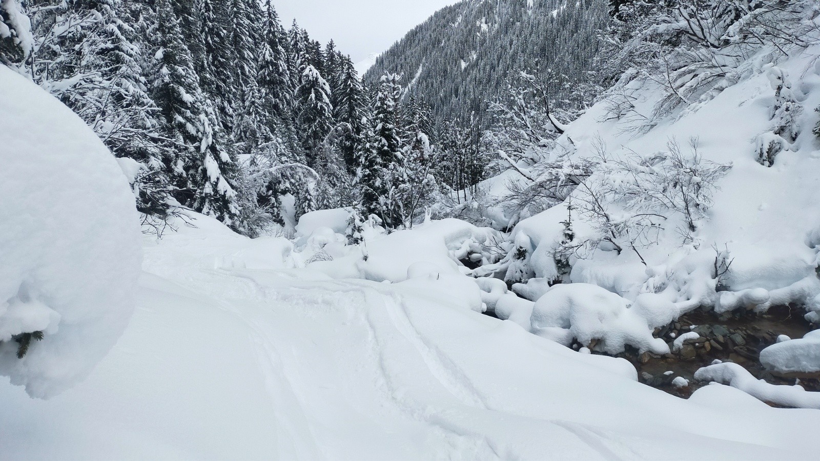  Border cross dans le goulet avant de rejoindre la piste 