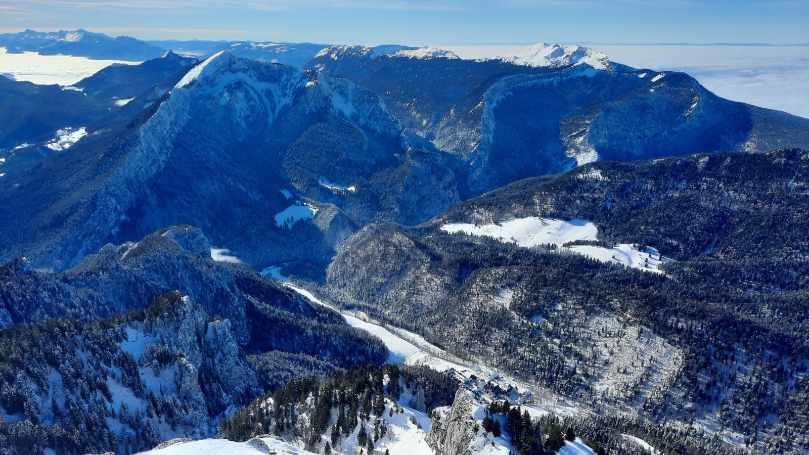 &nbsp;le monastère et le Charmant Som