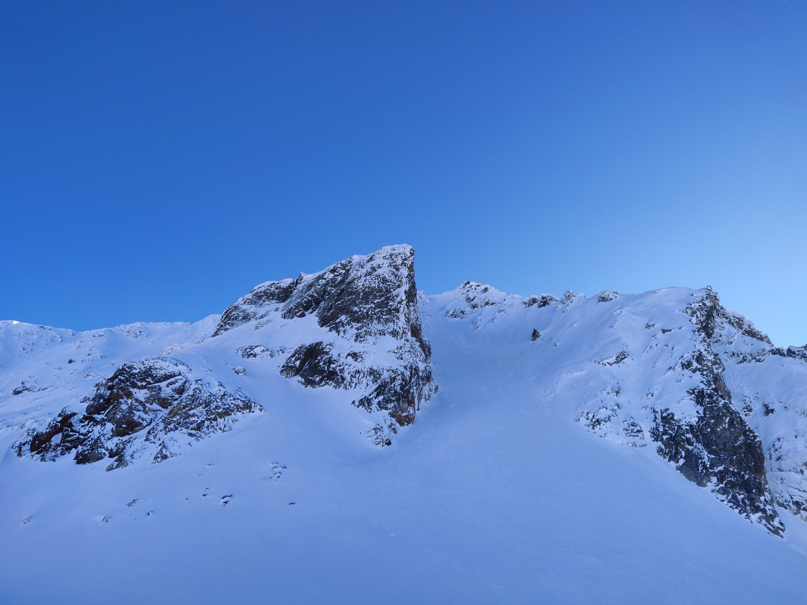 #8 Le NW de l Le NW de l'antécime W vu du bas ?