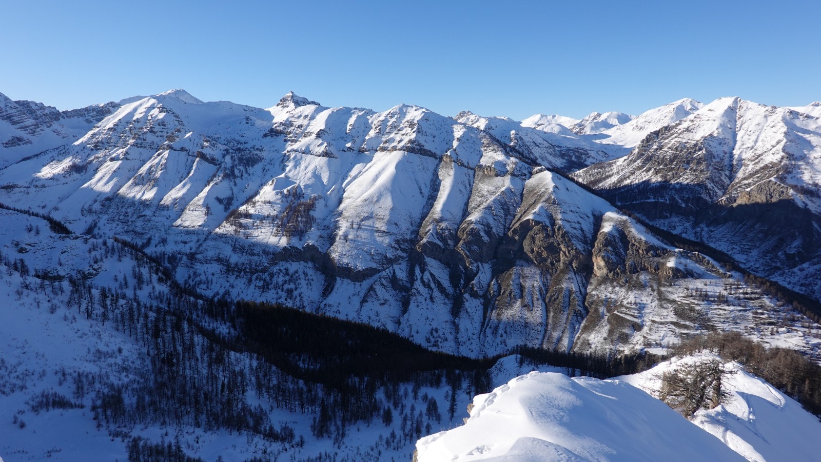 Panorama sur la Croix de Carlé et le Serre de la Braïssa