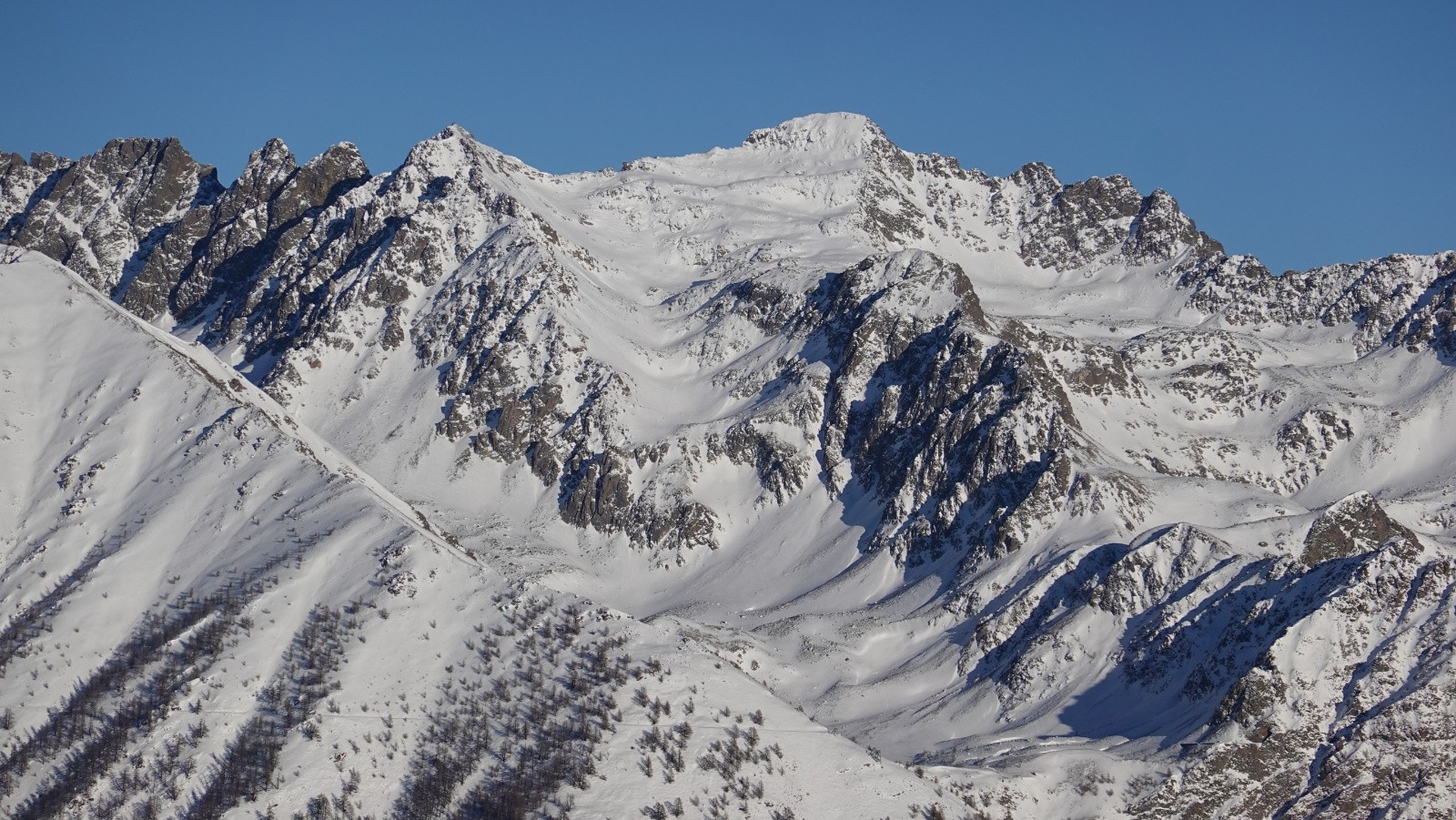 Panorama au téléobjectif sur le Mont Ténibre