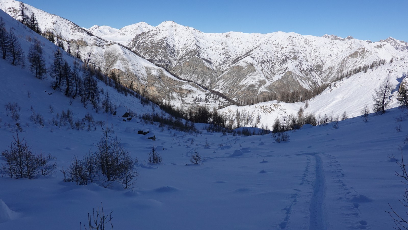 Coup d’œil dans le rétro et le secteur de la Bonette